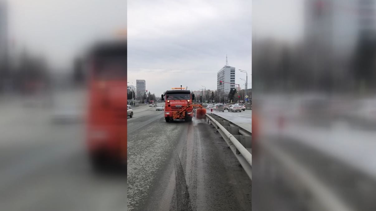 Свыше 200 дорожных рабочих вышли на улицы Казани для уборки