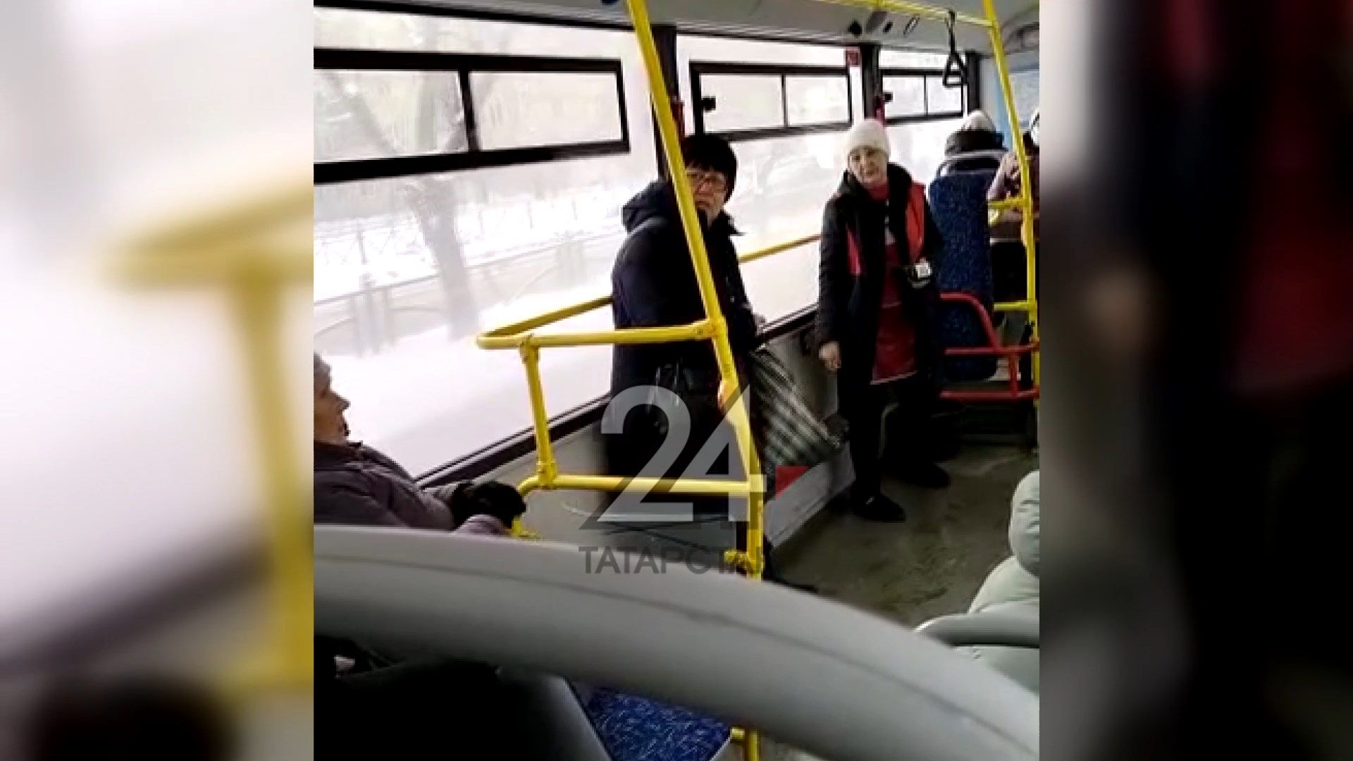 Как я буду с ним работать: в Казани кондуктор пыталась выгнать из автобуса пьяного пассажира