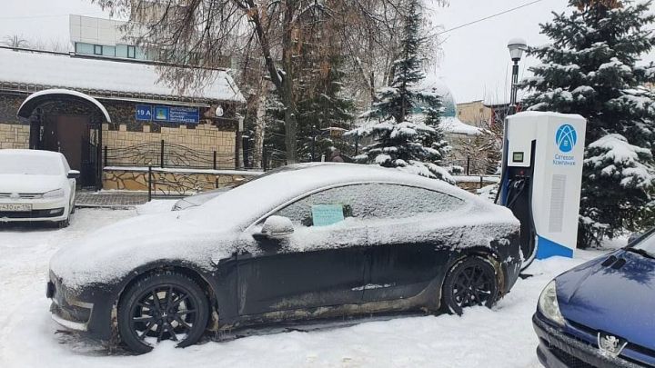 С начала года в Казани в реестр парковочных разрешений внесли 14 электромобилей