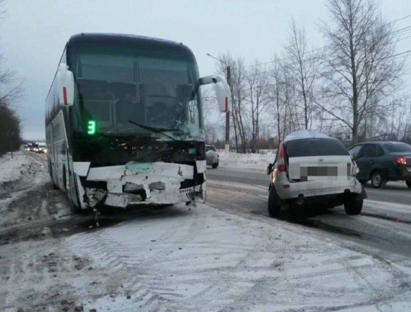 В Нижнекамске водитель легковушки погиб при столкновении с автобусом