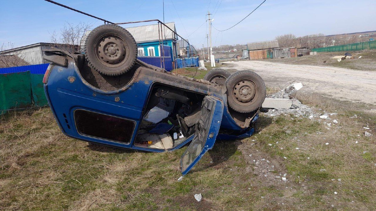В Татарстане водитель ВАЗ скончался на месте в ходе наезда на опору ЛЭП