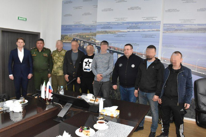 Глава Алексеевского района встретился с военными, прибывшими в отпуск