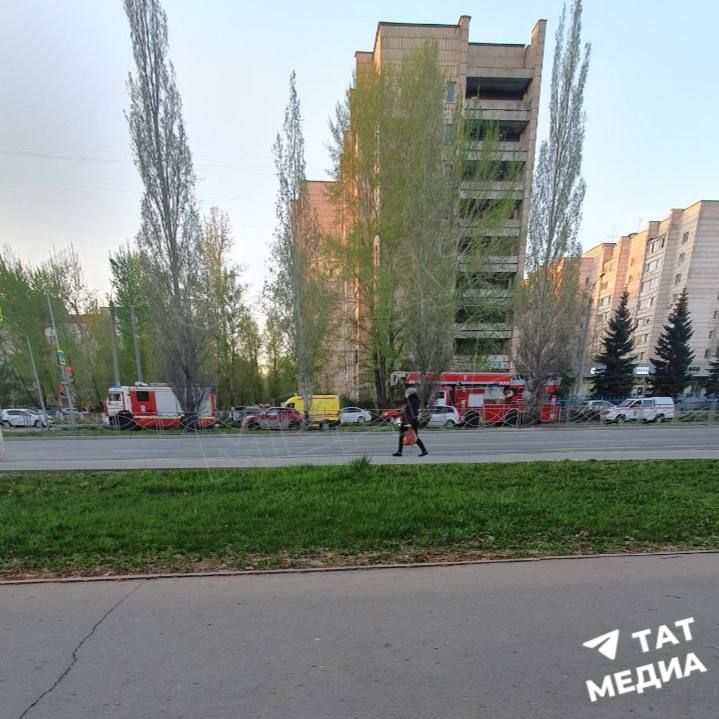 Экстренные службы окружили жилой дом в Казани