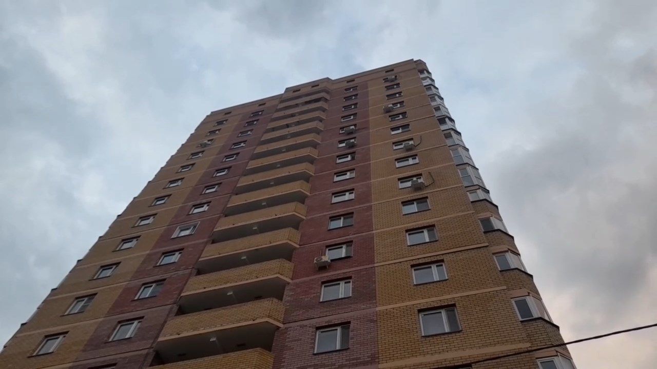 Женщина разбилась насмерть, выпав из окна 15 этажа в Казани
