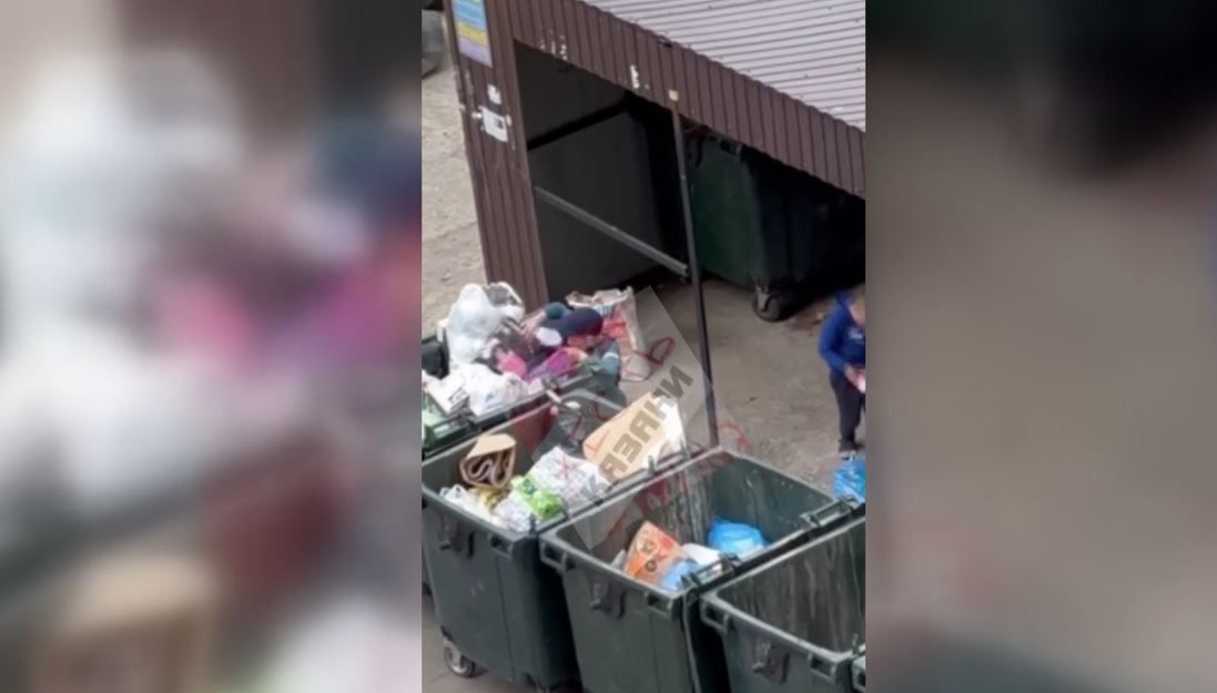 В Казани засняли, как дети едят из мусорки и роются в отбросах