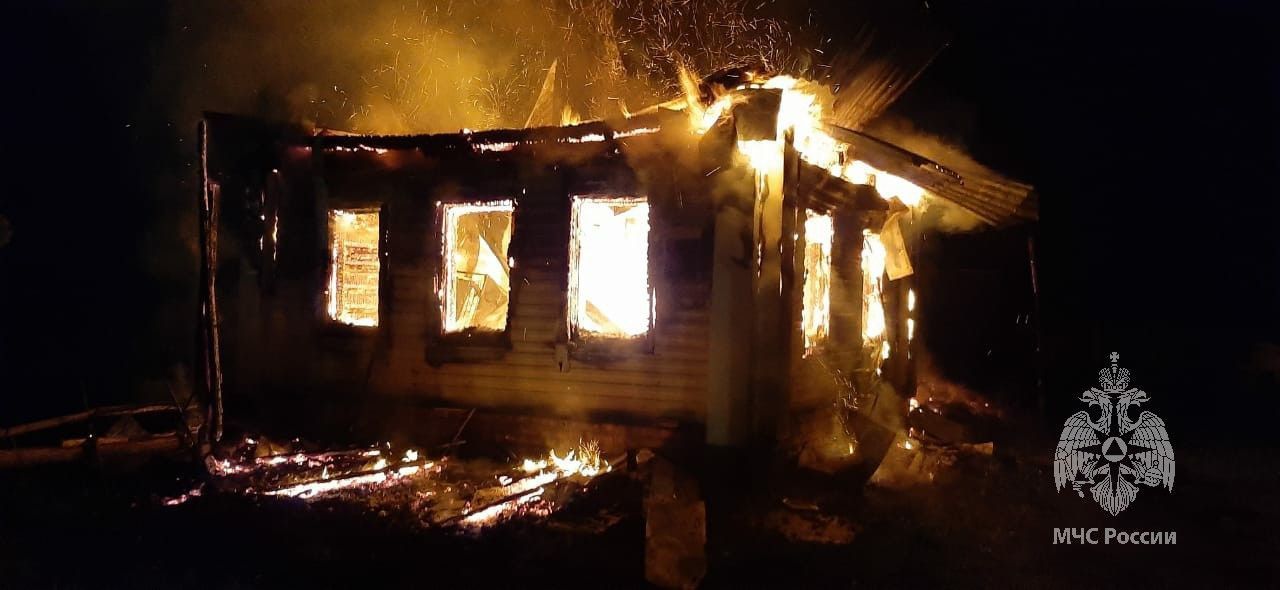 Человек погиб при пожаре в частном доме в Татарстане