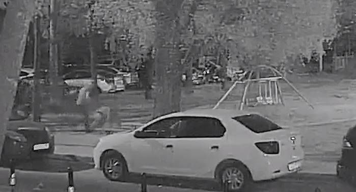 Казанцы избили двух мужчин, справивших нужду около детской площадки