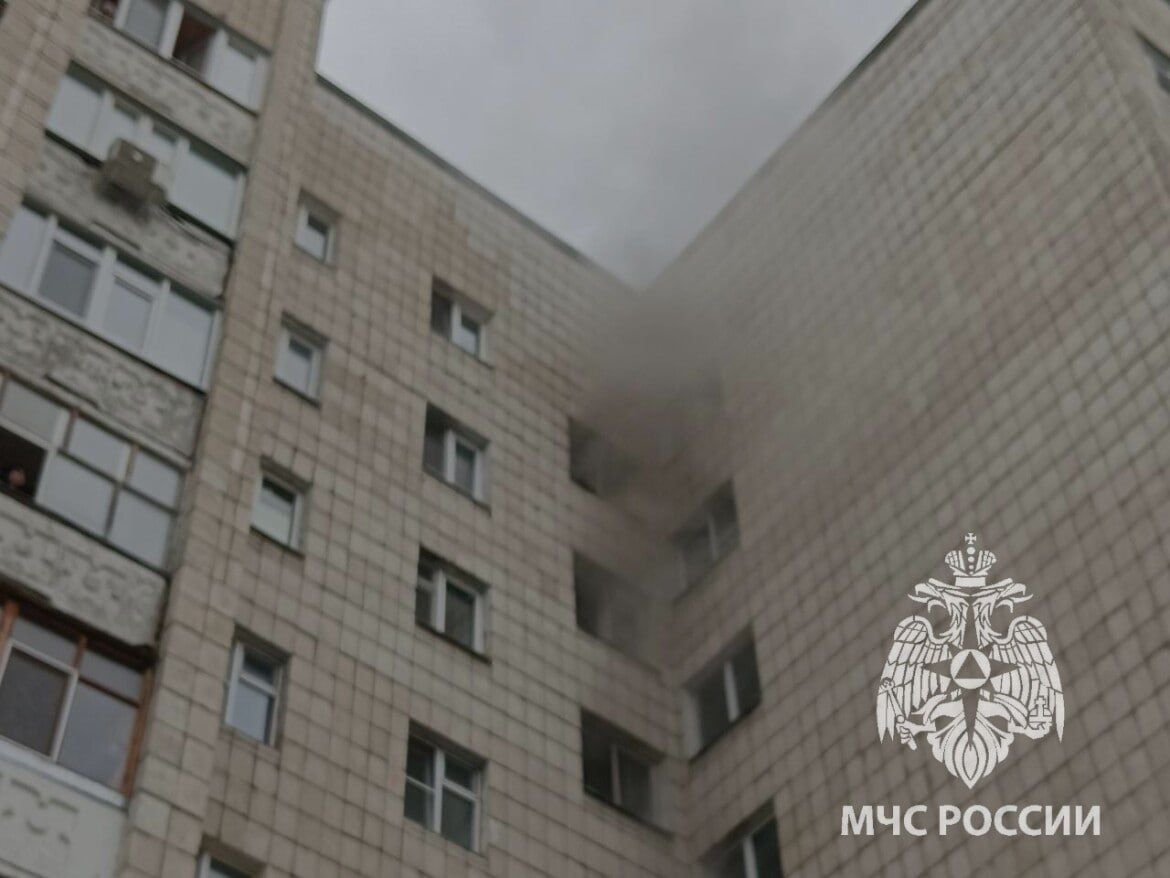 В Казани сотрудники МЧС спасли из пожара семь человек