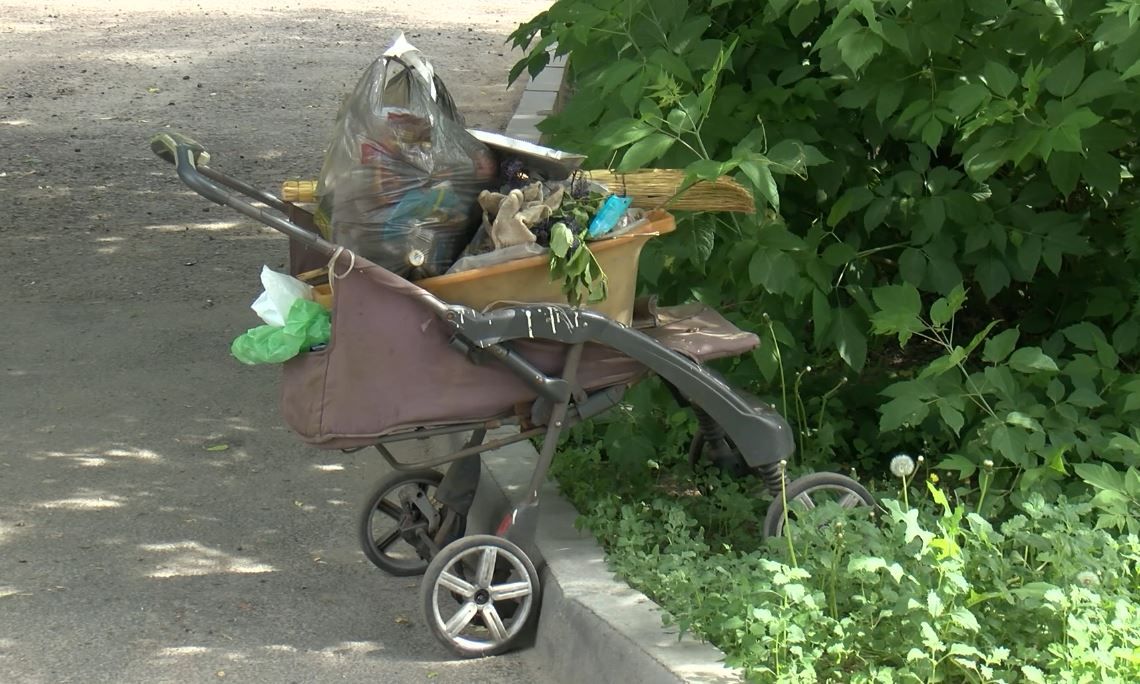 Буду больше ловить мышей: жители Юдино жалуются, что вместо детской площадки им хотят поставить мусорку