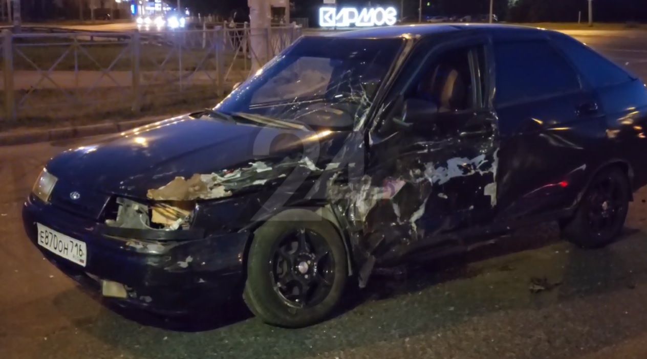 Женщина пострадала в ДТП с двумя легковушками в Казани