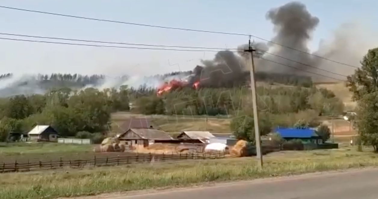 Крупный пожар произошел в Азнакаевском районе