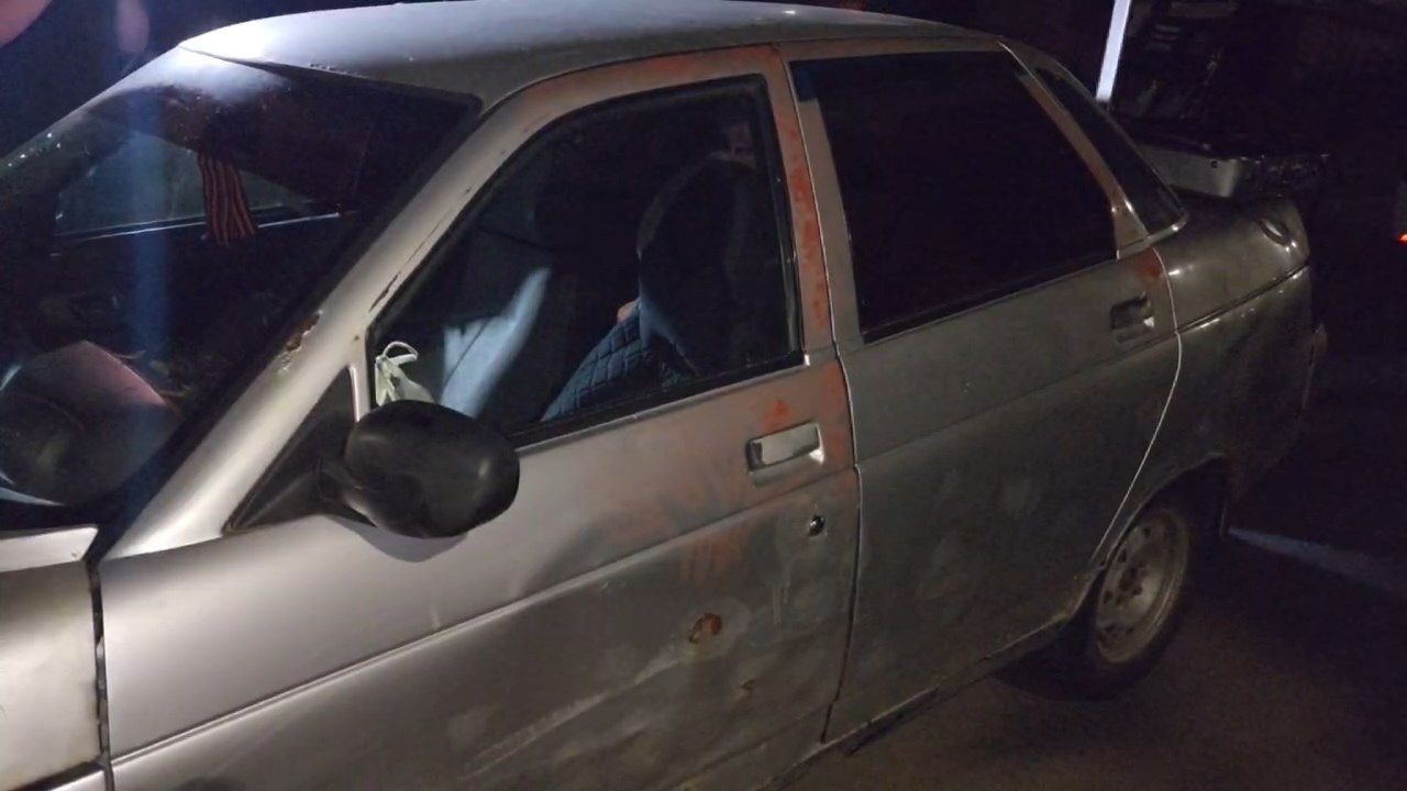 Казанец без водительских прав пытался скрыться от полиции на угнанной машине