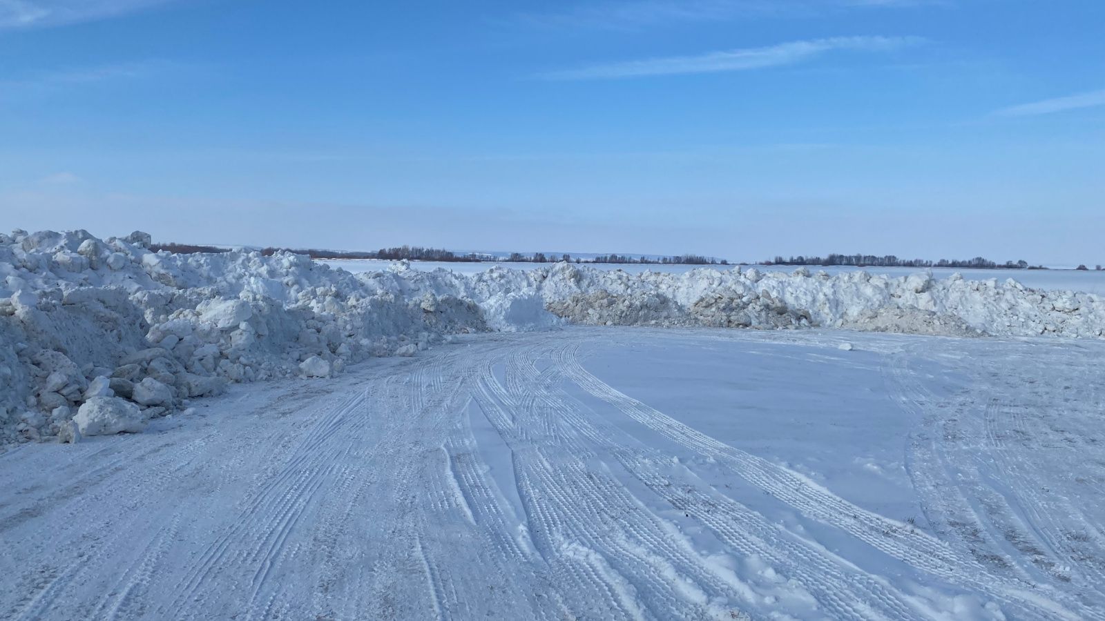 Экологи обнаружили большую незаконную свалку снега в Алексеевском районе