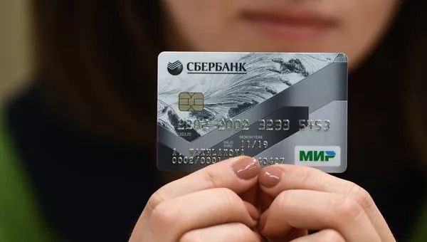 Россияне ожидают, что бумажные деньги уступят место безналичным платежам