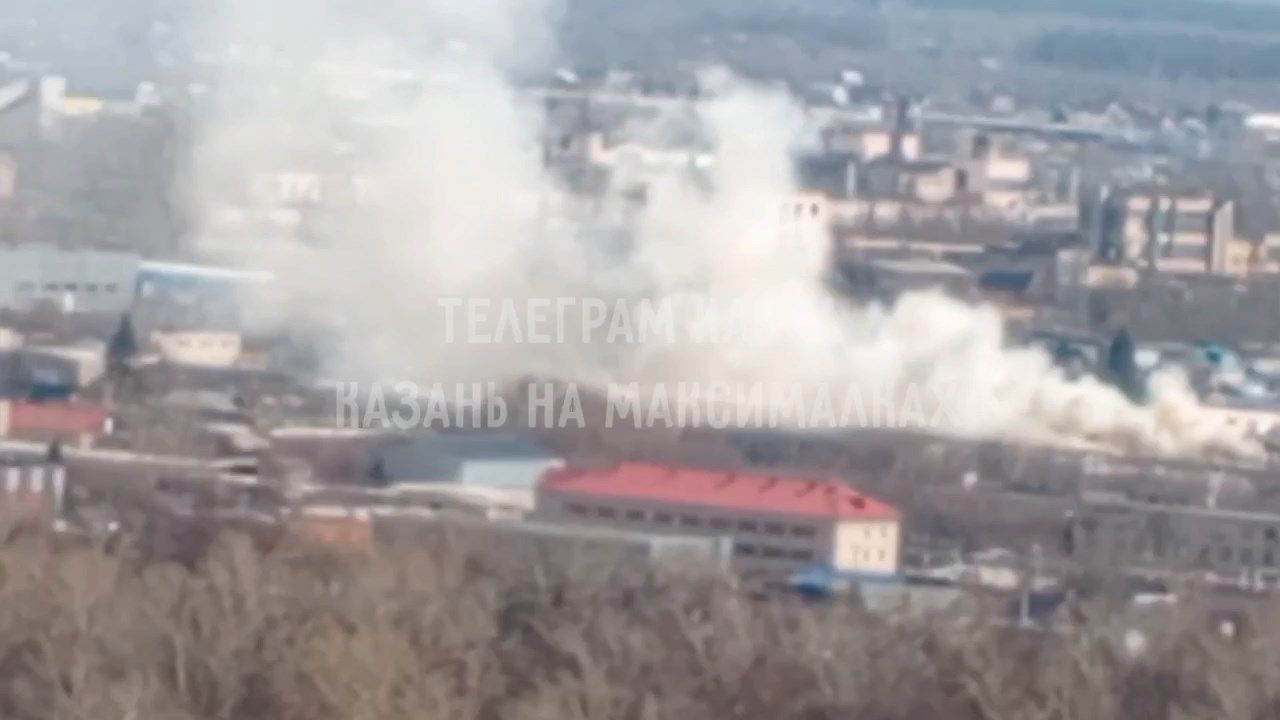 В Казани произошел пожар в мебельном цехе