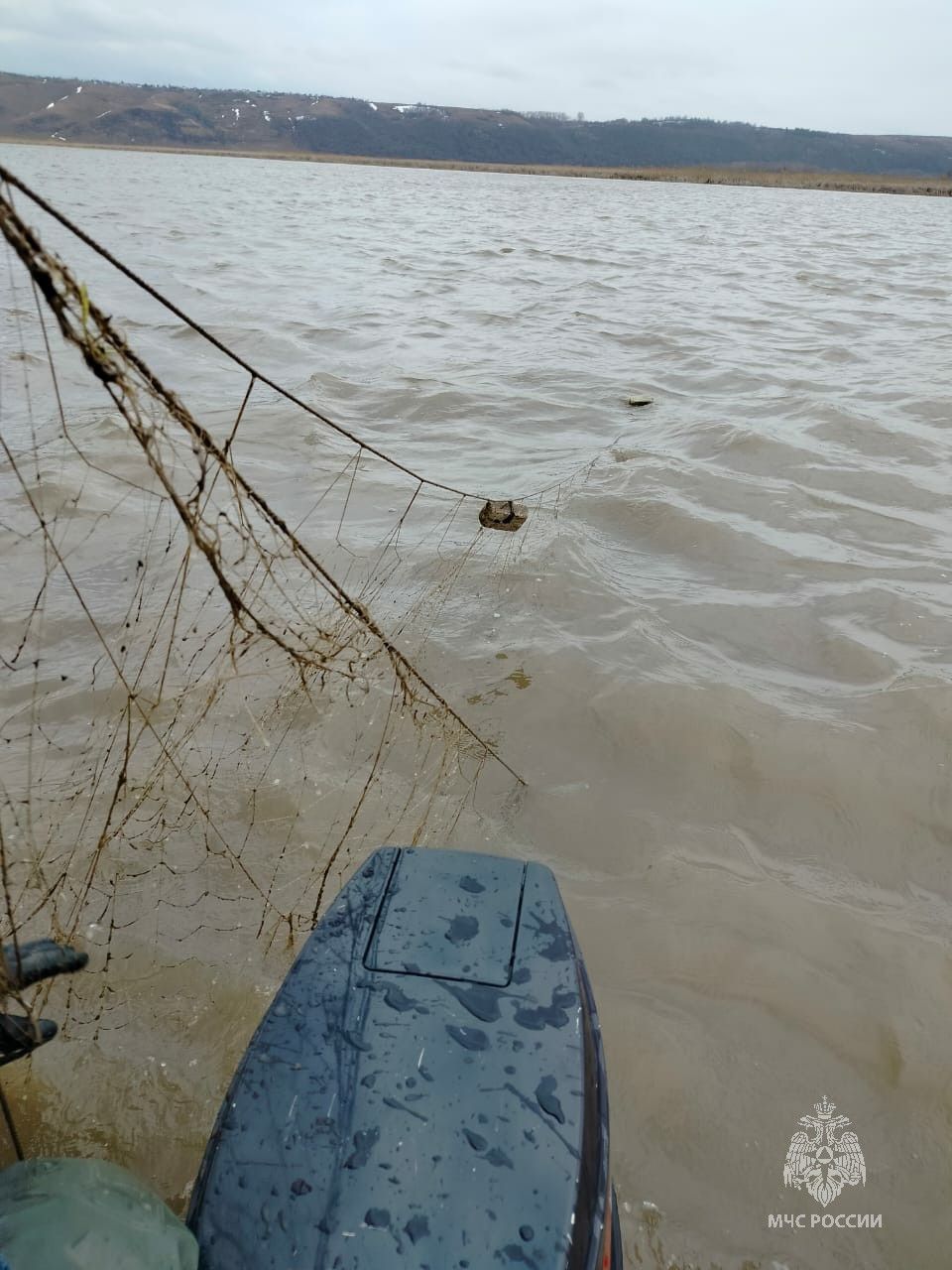 Спасатели обследовали 15 км прибрежной зоны на реке Свияга в поисках пропавших рыбаков