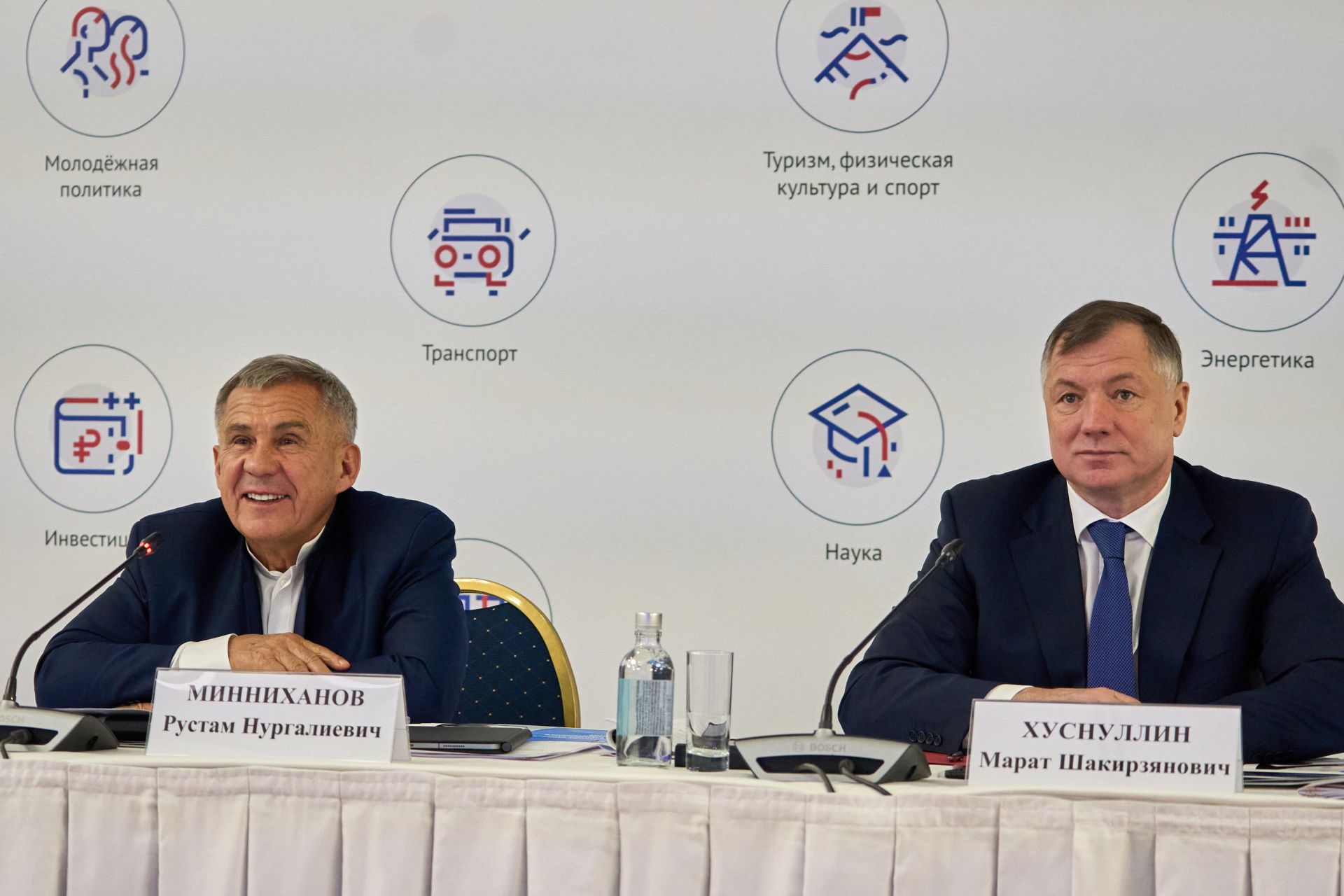 Минниханов провел заседание Госсовета РФ по строительству и ЖКХ