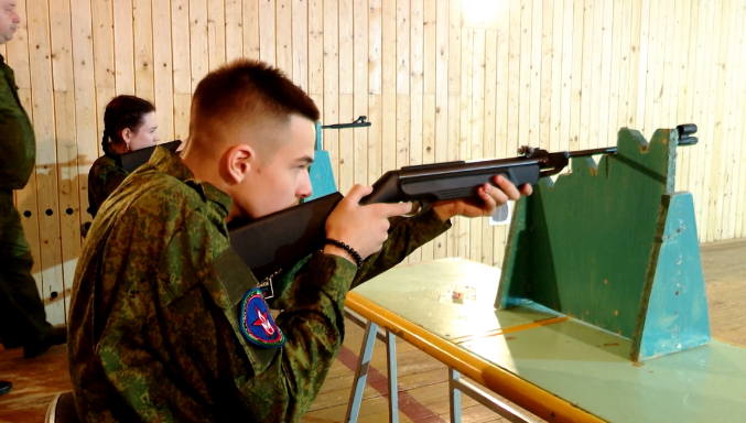 В Альметьевске школьники приняли участие в военно-патриотической игре Зарница