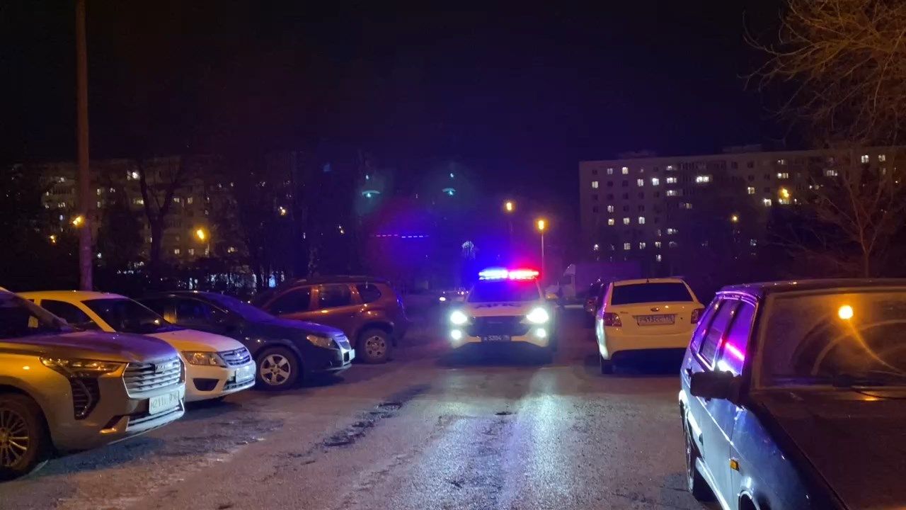 Девочка попала под колеса автомобиля во дворе своего дома в Казани