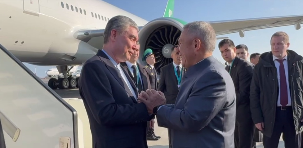 В Казань прилетел национальный лидер туркменского народа