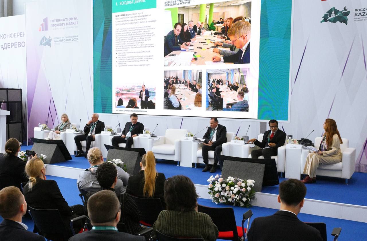 Глава Минстроя РТ отметил успехи строительного комплекса республики на сессии KazanForum 2024