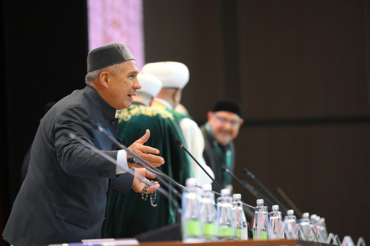 Минниханов и Хуснуллин приняли участие в XIV Всероссийском форуме татарских религиозных деятелей