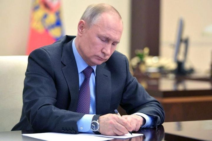 Владимир Путин выразил соболезнования в связи с гибелью Президента Ирана