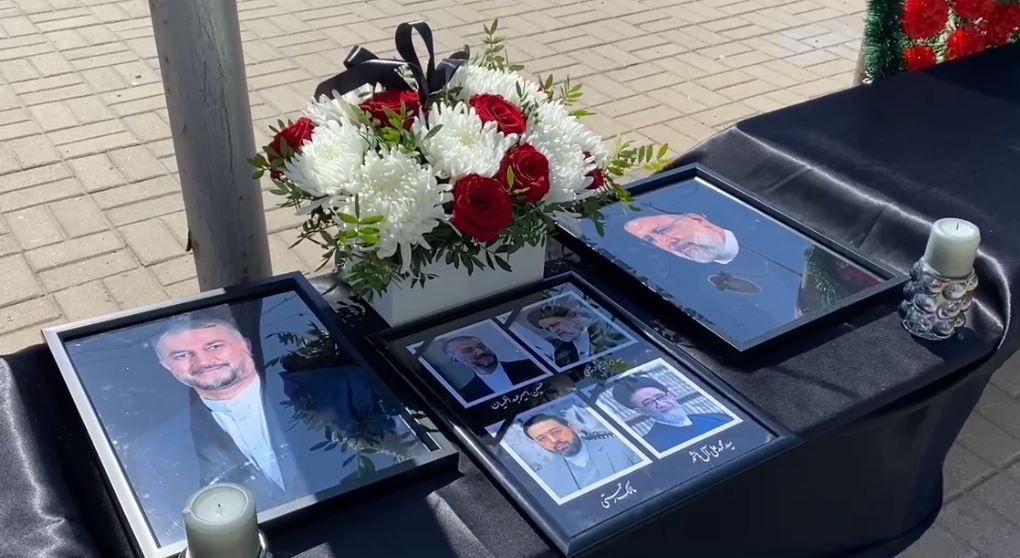В Казани иранские студенты возложили цветы в память о погибшем президенте Ирана