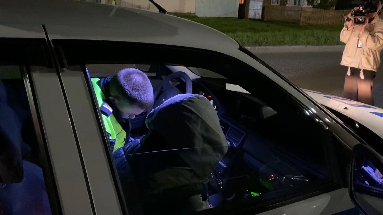 В Казани задержали пьяную автоледи за рулем машины сына