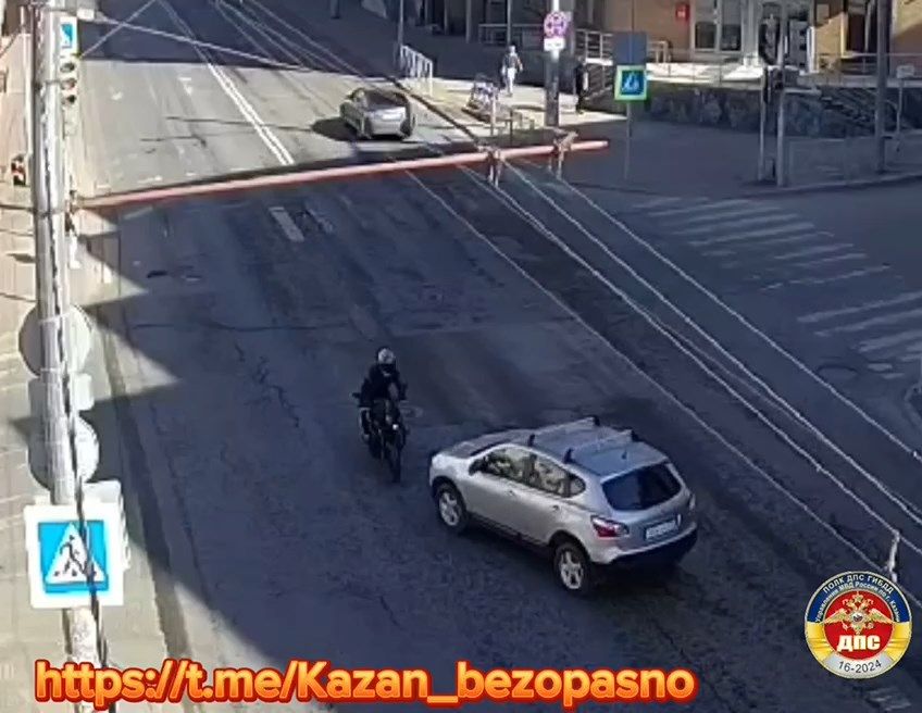 В результате ДТП в Казани скончался мотоциклист и пострадала девушка-пешеход
