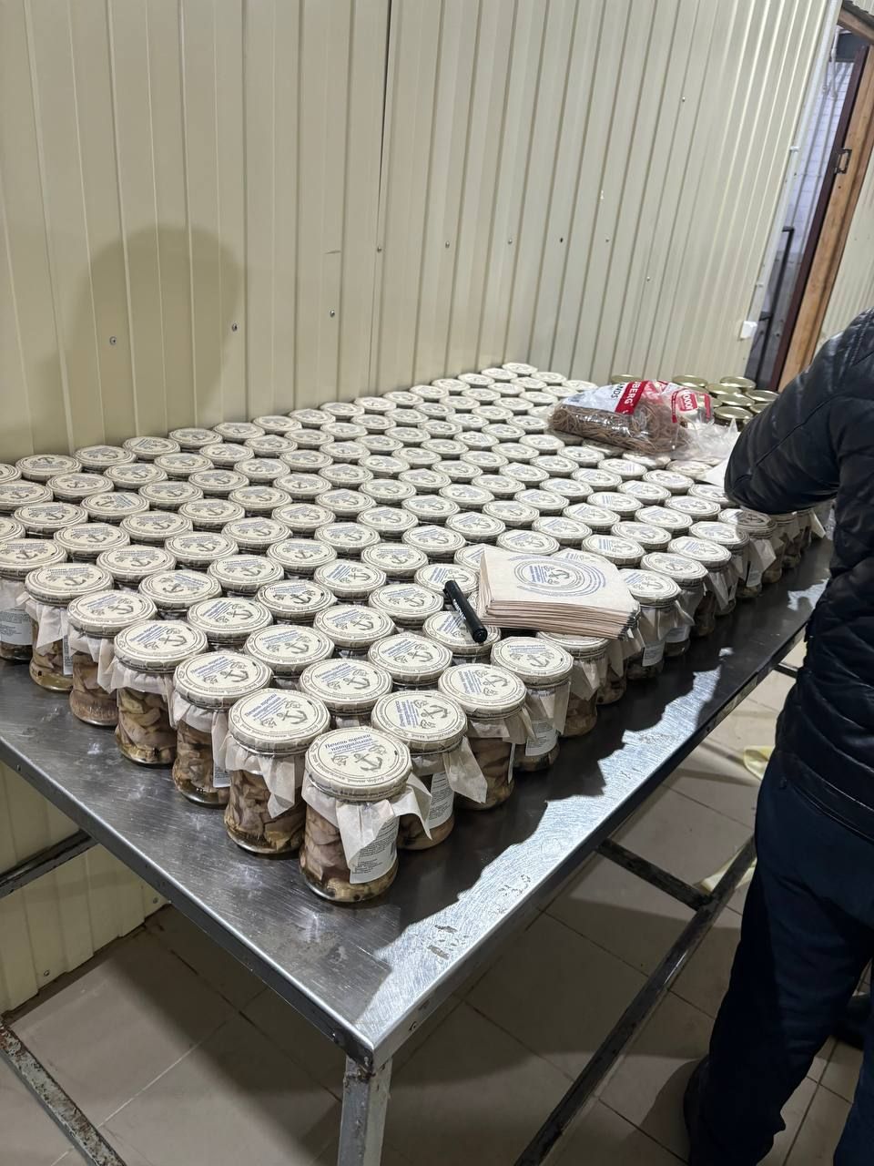 В Татарстане полицейские пресекли деятельность по производству фальсифицированных рыбных консервов