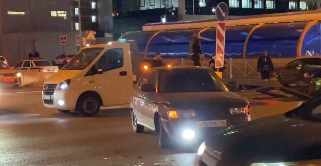 В Казани два автомобиля столкнулись из-за другой аварии