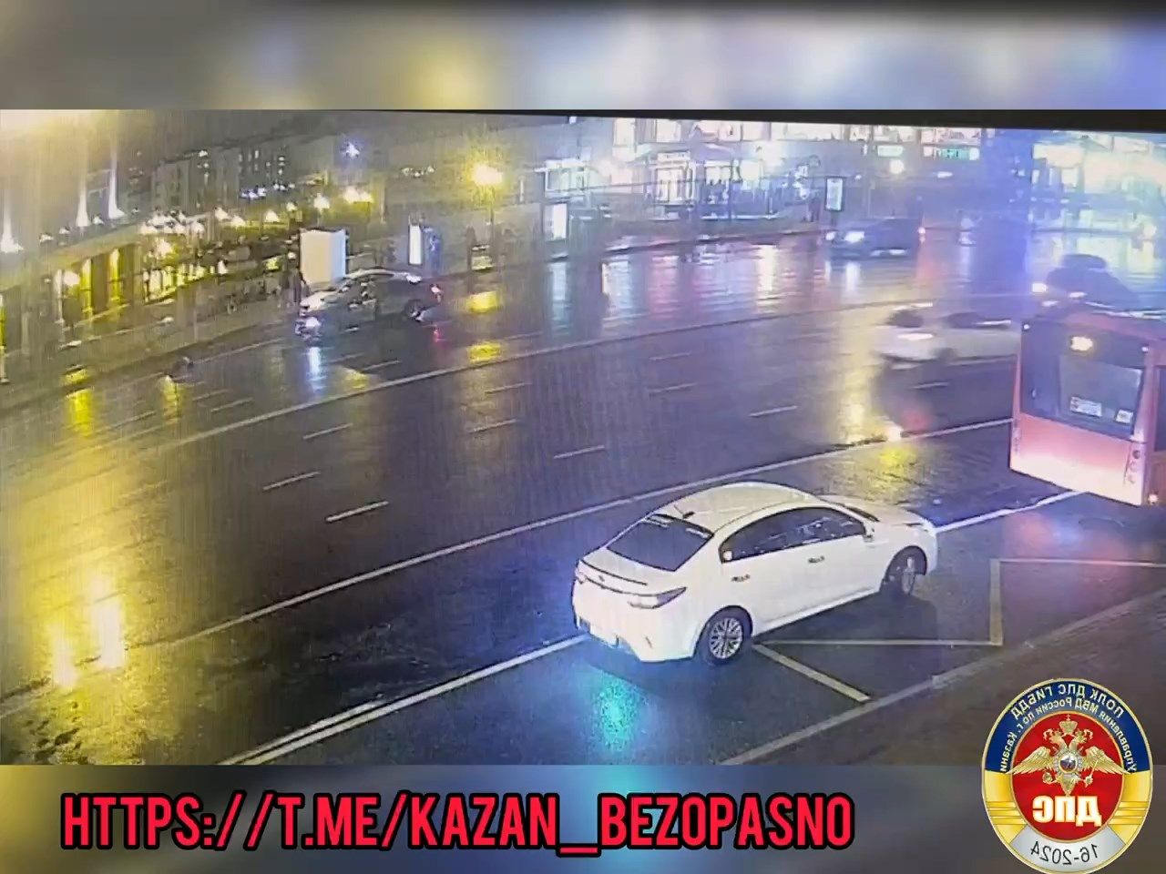 Mercedes сбил пешехода на улице Пушкина в Казани