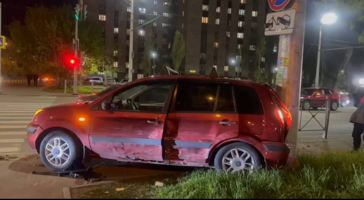 В Казани столкновение Лады и Ford привело к травмам