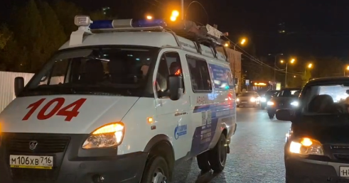 Иномарка притерлась с машиной аварийной газовой службы в Казани