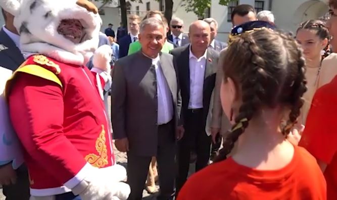 Раис Татарстана посетил детский фестиваль в Казанском Кремле