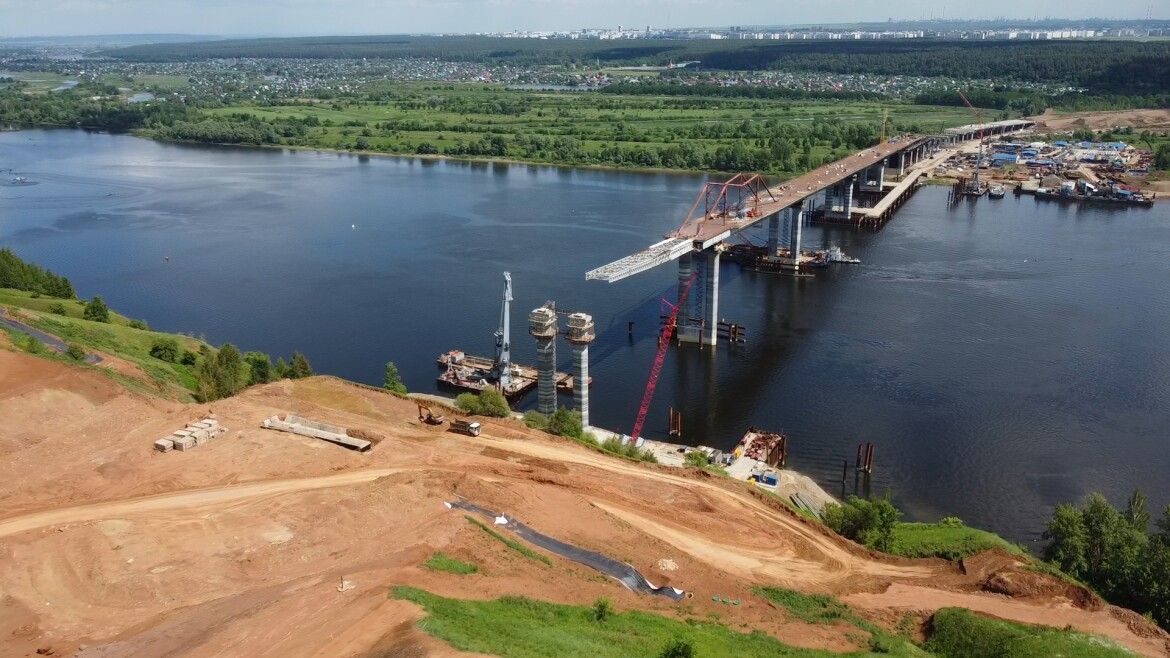 Строительство моста через Каму достигло 75% готовности