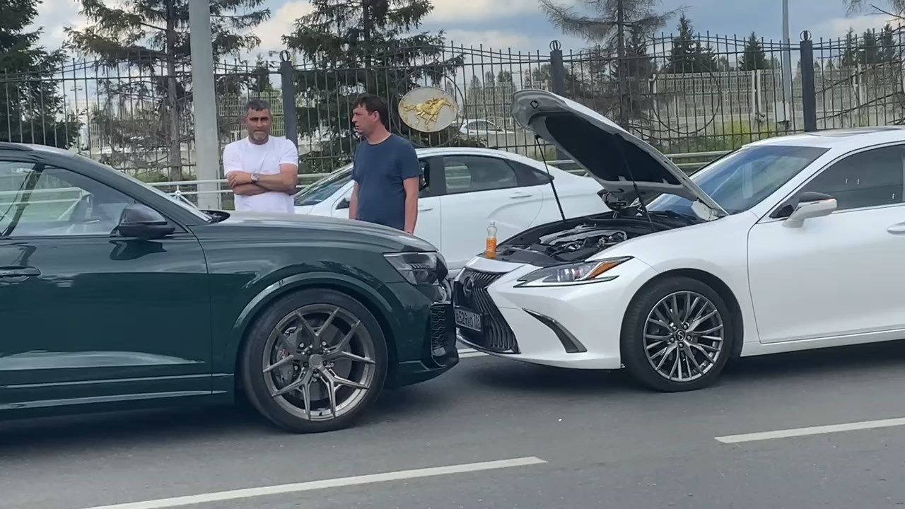 Lexus и Audi столкнулись в Казани