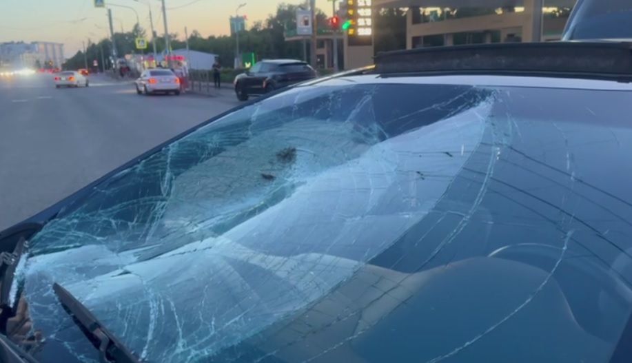 Беременная автомобилистка сбила самокатчика на зебре в Казани