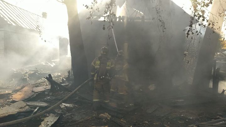 Три человека погибли на пожаре в Зеленодольском районе
