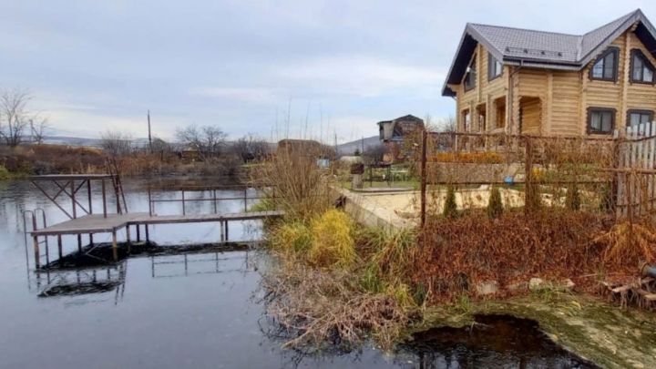В Елабуге экологи обнаружили незаконные постройки на берегу озера