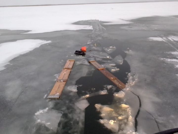В Татарстане на реке Ик рыбак провалился под лед