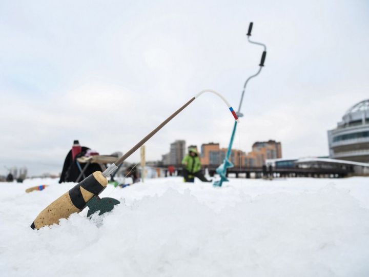 В Татарстане под контролем спасателей находится 84 места выхода рыбаков на лед
