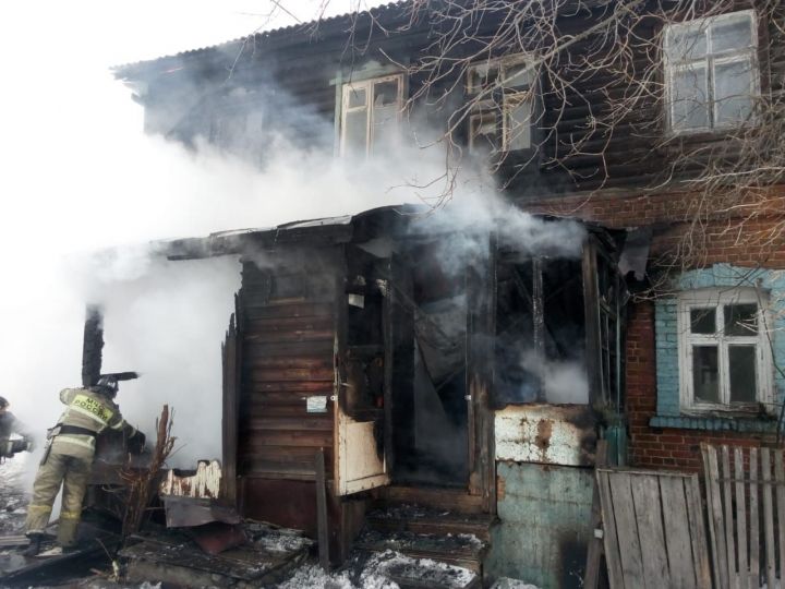 В Зеленодольске в очередной раз загорелся дом в историческом квартале «Полукамушки»