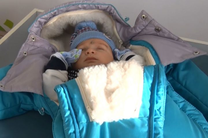 Три семьи в Актаныше получили подарки к рождению малышей