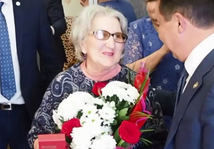 В Альметьевске c 87-летием поздравили заслуженного врача Татарстана Лилию Чувашёву