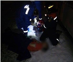 В Татарстане сотрудники МЧС спасли мужчину, который упал с восьмого этажа