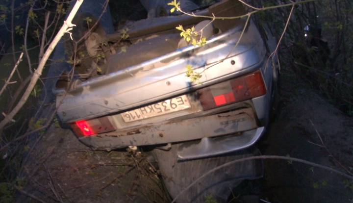 В Казани в результате ДТП перевернулась «Лада» – погиб пассажир