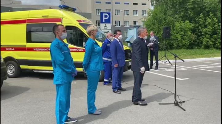 Рустам Минниханов поздравил медицинских работников с профессиональным праздником