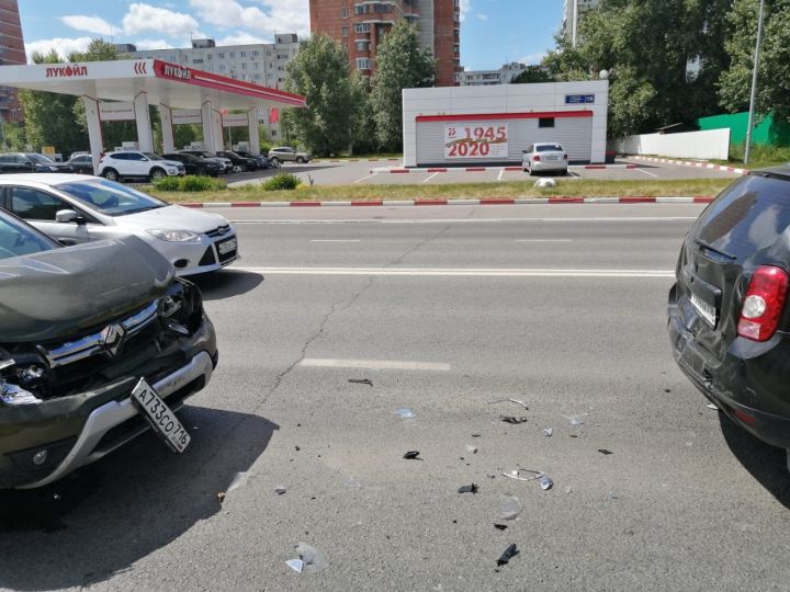 В Казани на улице Гаврилова произошла авария с участием 7-ми машин